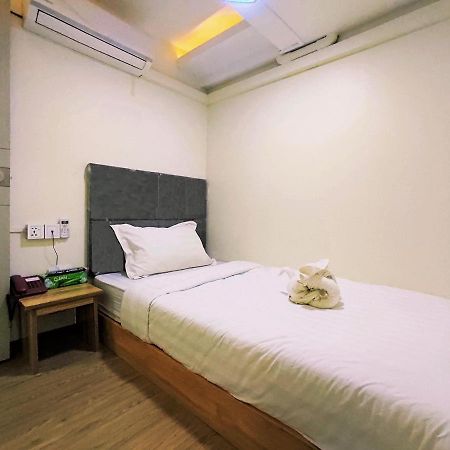 November Hostel Γιανγκόν Εξωτερικό φωτογραφία