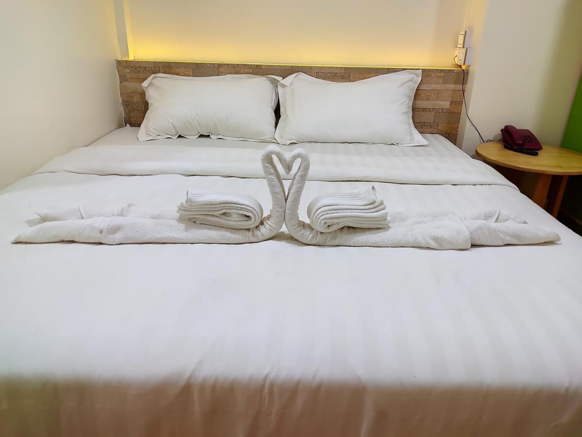 November Hostel Γιανγκόν Εξωτερικό φωτογραφία