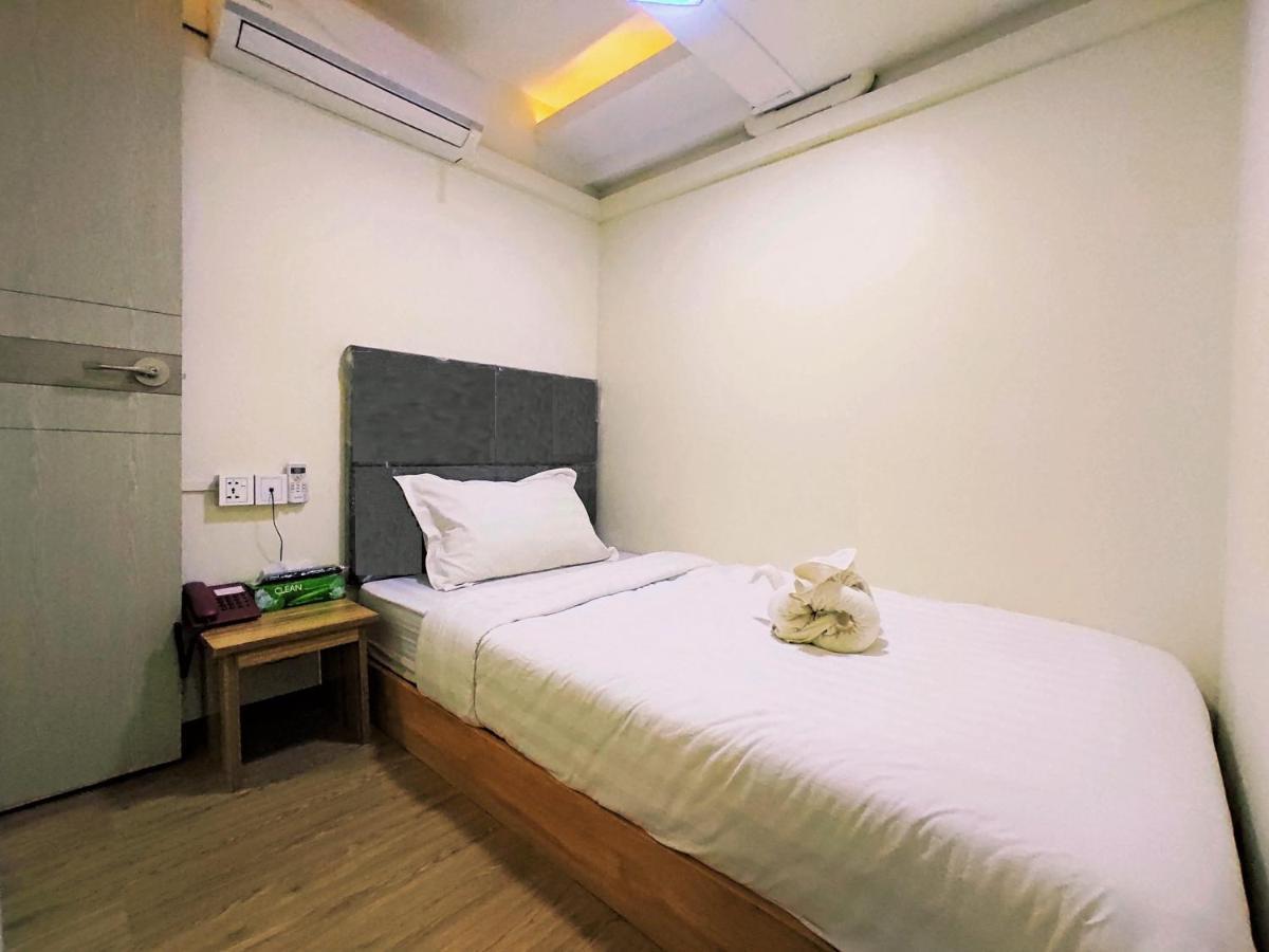 November Hostel Γιανγκόν Εξωτερικό φωτογραφία